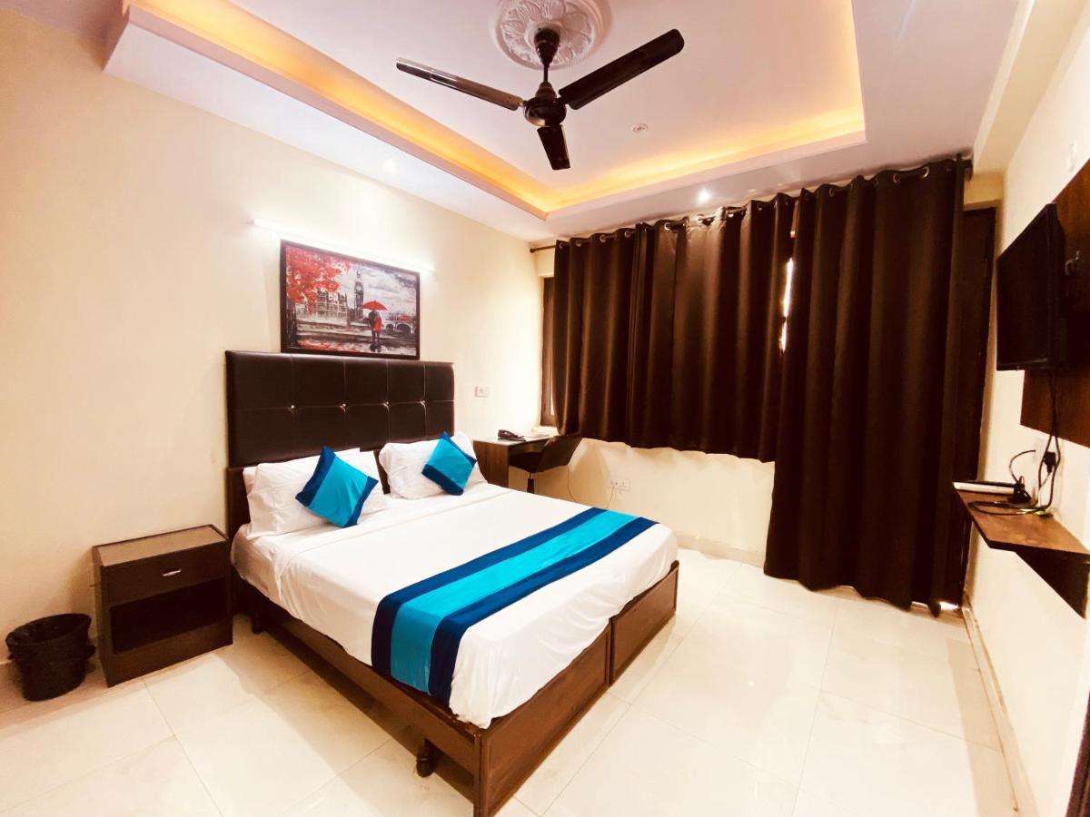 Hotel Admire Inn "Atta Market, Noida Sector 18" Экстерьер фото
