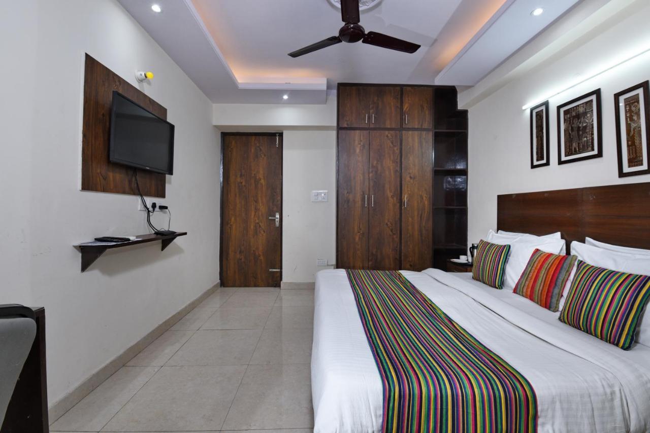 Hotel Admire Inn "Atta Market, Noida Sector 18" Экстерьер фото