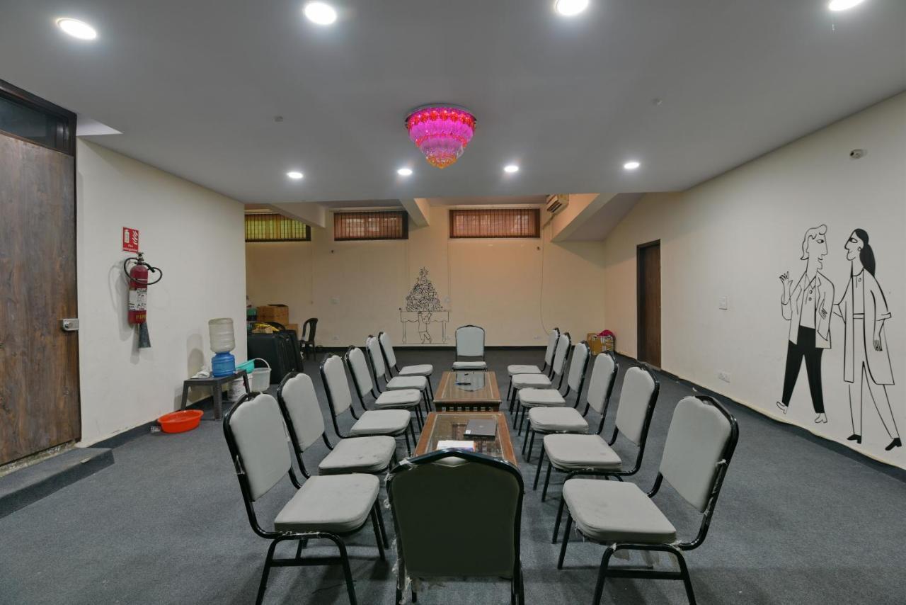 Hotel Admire Inn "Atta Market, Noida Sector 18" Экстерьер фото