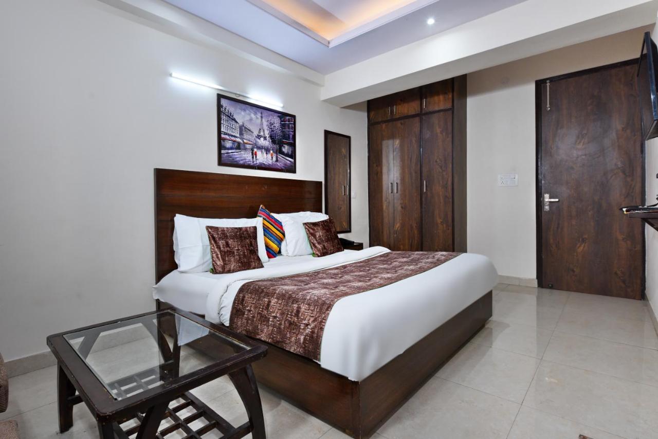 Hotel Admire Inn "Atta Market, Noida Sector 18" Экстерьер фото